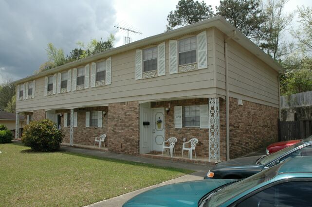 Hoover Apartments - picture of front